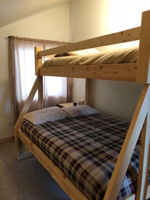 7 bedrooms, iron/ironing board, free WiFi, bed sheets