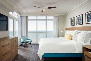 Suite, 3 kamar tidur, tepi laut | 1 kamar tidur, seprai premium, brankas, dan meja kerja