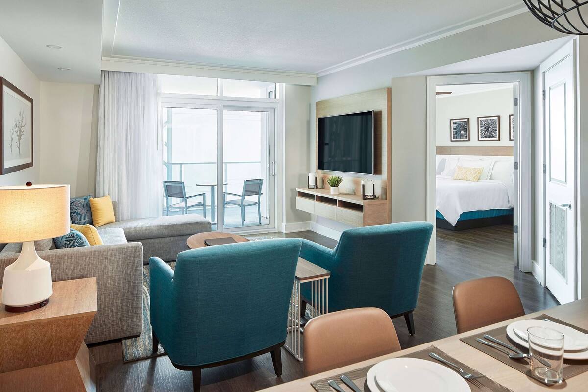 Suite, 2 soverom | 1 soverom, sengetøy av topp kvalitet, safe på rommet og skrivebord