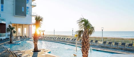 2 outdoor pools