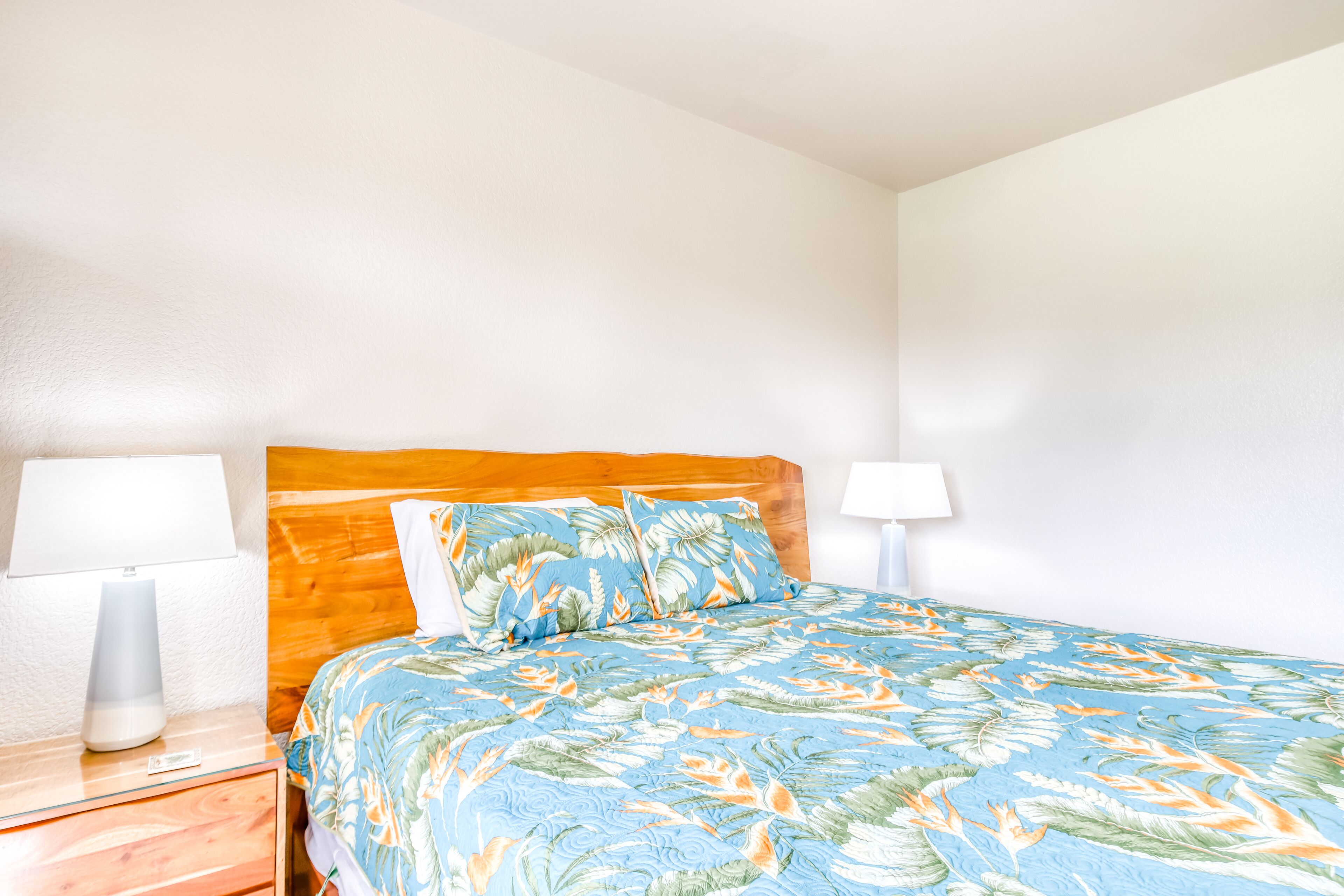 2 bedrooms, iron/ironing board, internet, bed sheets