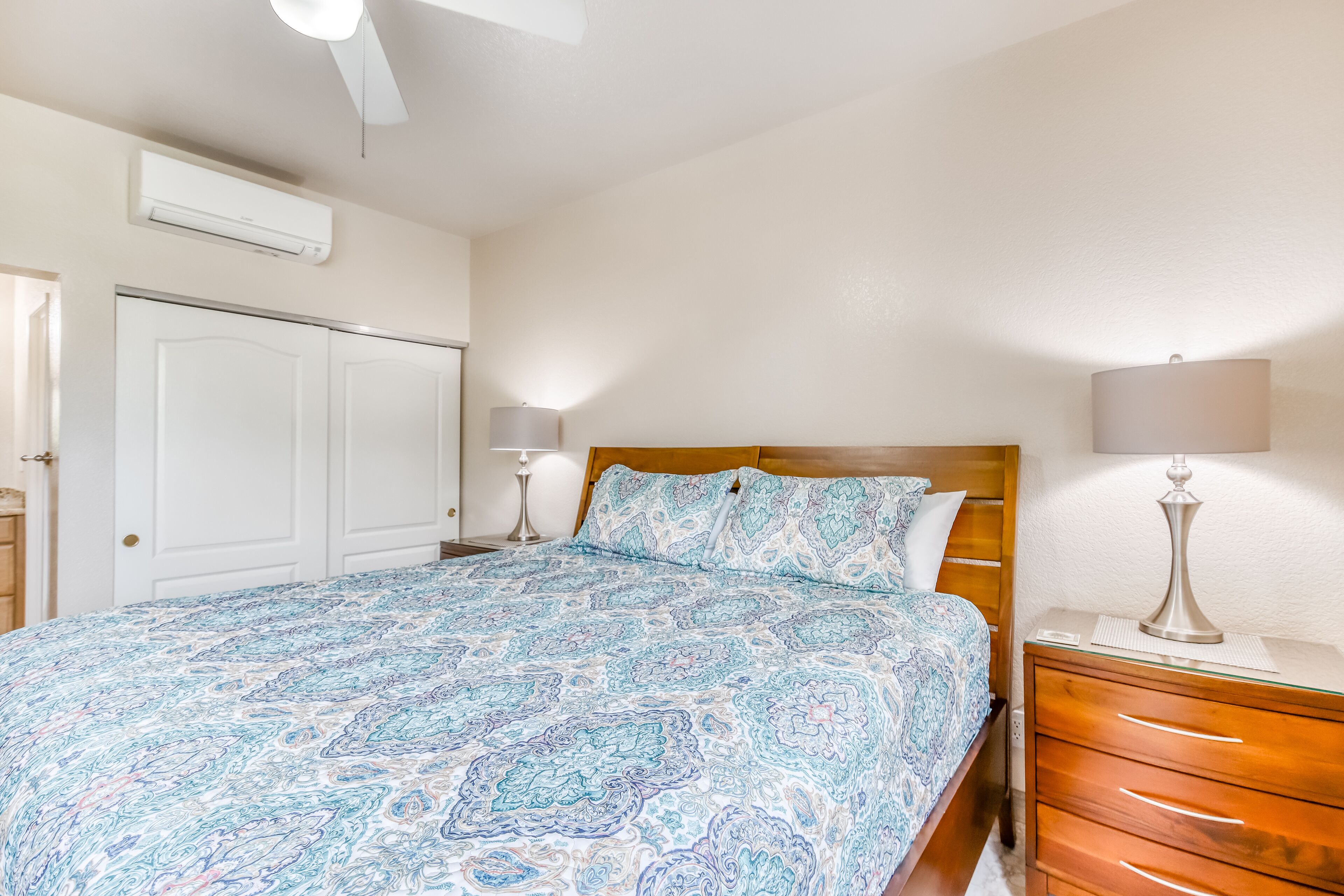 2 bedrooms, iron/ironing board, internet, bed sheets