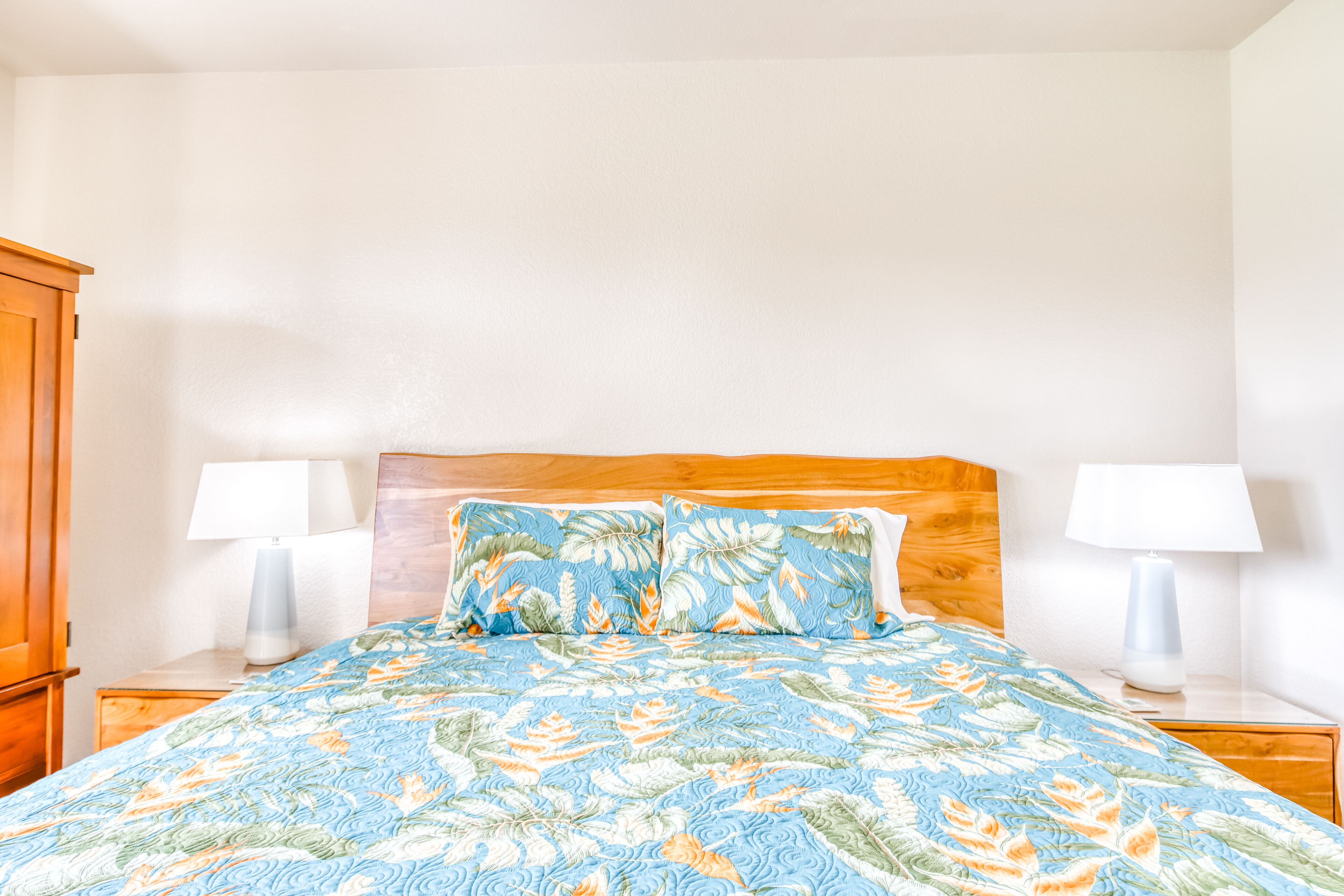 2 bedrooms, iron/ironing board, internet, bed sheets