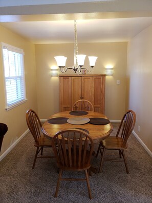 Dining - Historic Pueblo Bungalow- perfect for families or business travelers (Pueblo)