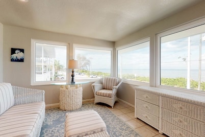 Bay-facing condo with amazing views and heated pool - beach across the street