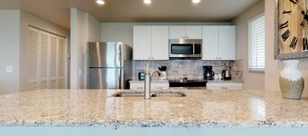 Bay-facing condo with amazing views and heated pool - beach across the street