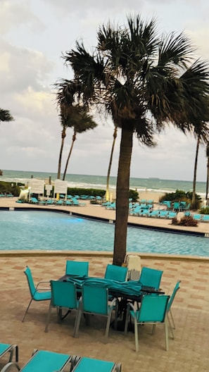 Et oppvarmet basseng