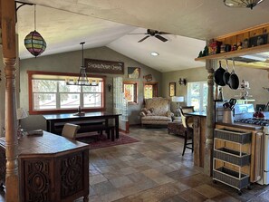 Interior - Nestled between Big Sky Ski Resort & Bridger Bowl In The Heart of the Rockies (Gallitan Gateway)