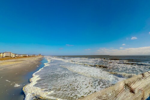 Oceanfront ocean view condo with private W/D & central AC - walk to everything