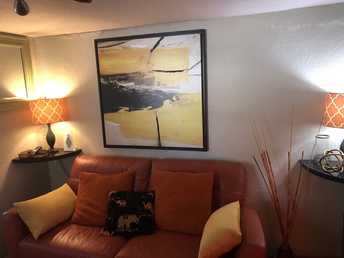 Artsy Cozy Garden Retreat