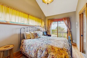 3 bedrooms, internet, bed sheets - Ocean view home with free WiFi, jetted tub and close beach access (Gualala)