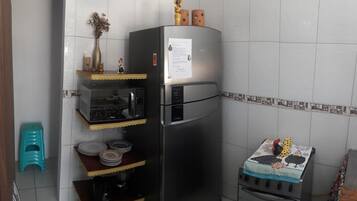 Casa familiar, varias camas, no fumadores | Cocina básica privada | Frigorífico, microondas, horno y placa de cocina