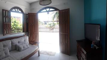 Casa familiar, varias camas, no fumadores | Sala de estar | Televisión de pantalla plana de 40 pulgadas con canales por cable