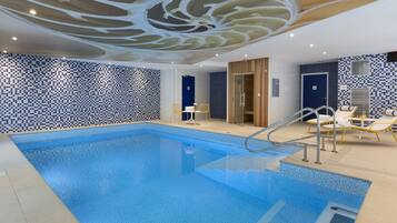 Indendørs pool