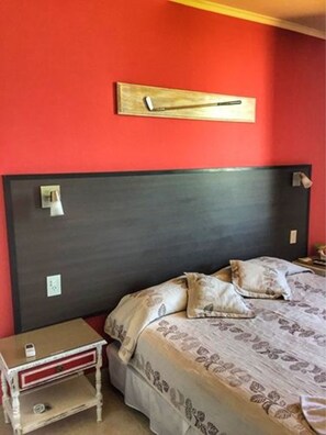 Blackout curtains, free WiFi, bed sheets