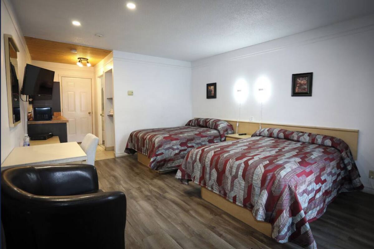Superior Double Room, Non Smoking | Desk, blackout curtains, soundproofing, rollaway beds