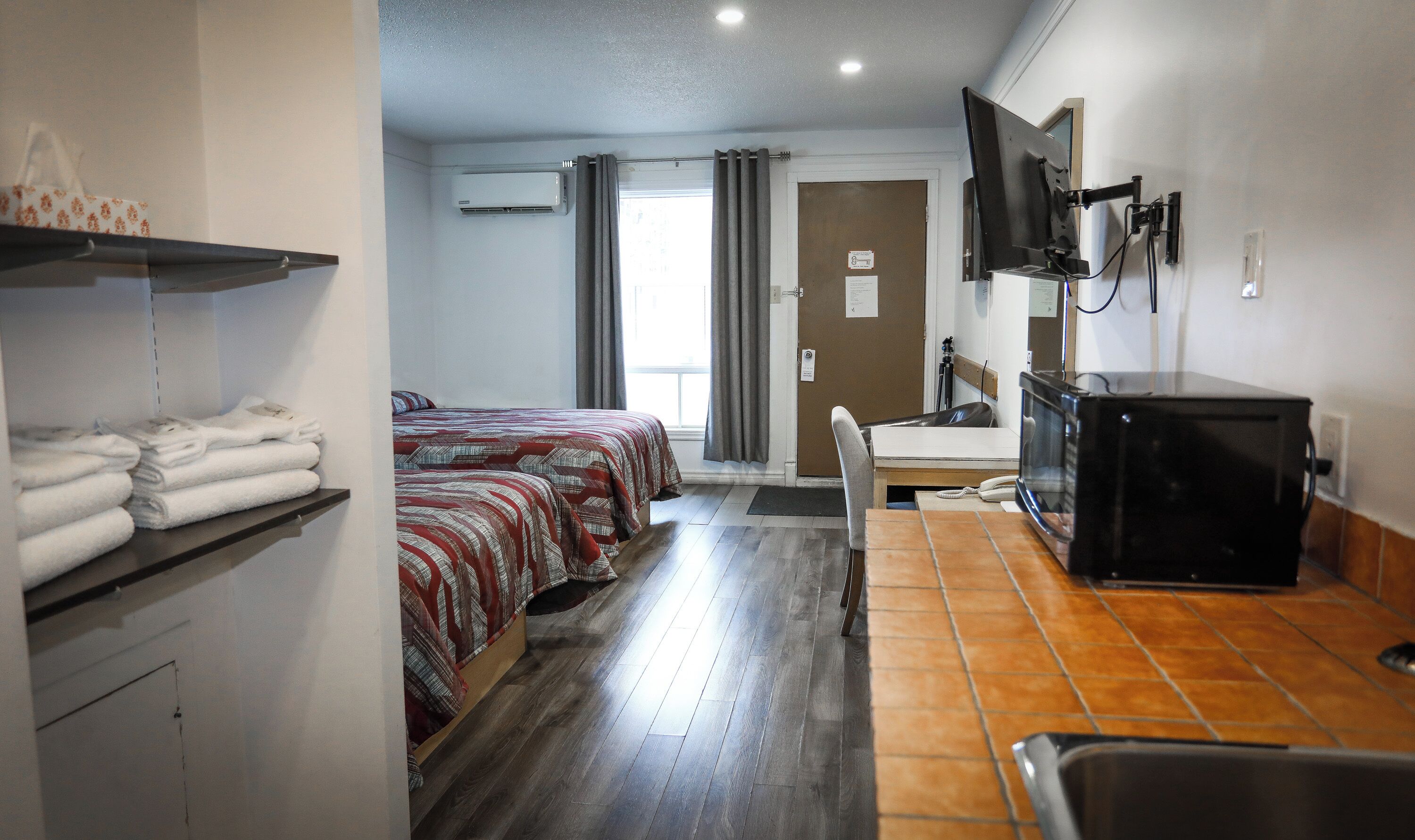 Family Double Room | Desk, blackout drapes, soundproofing, free WiFi