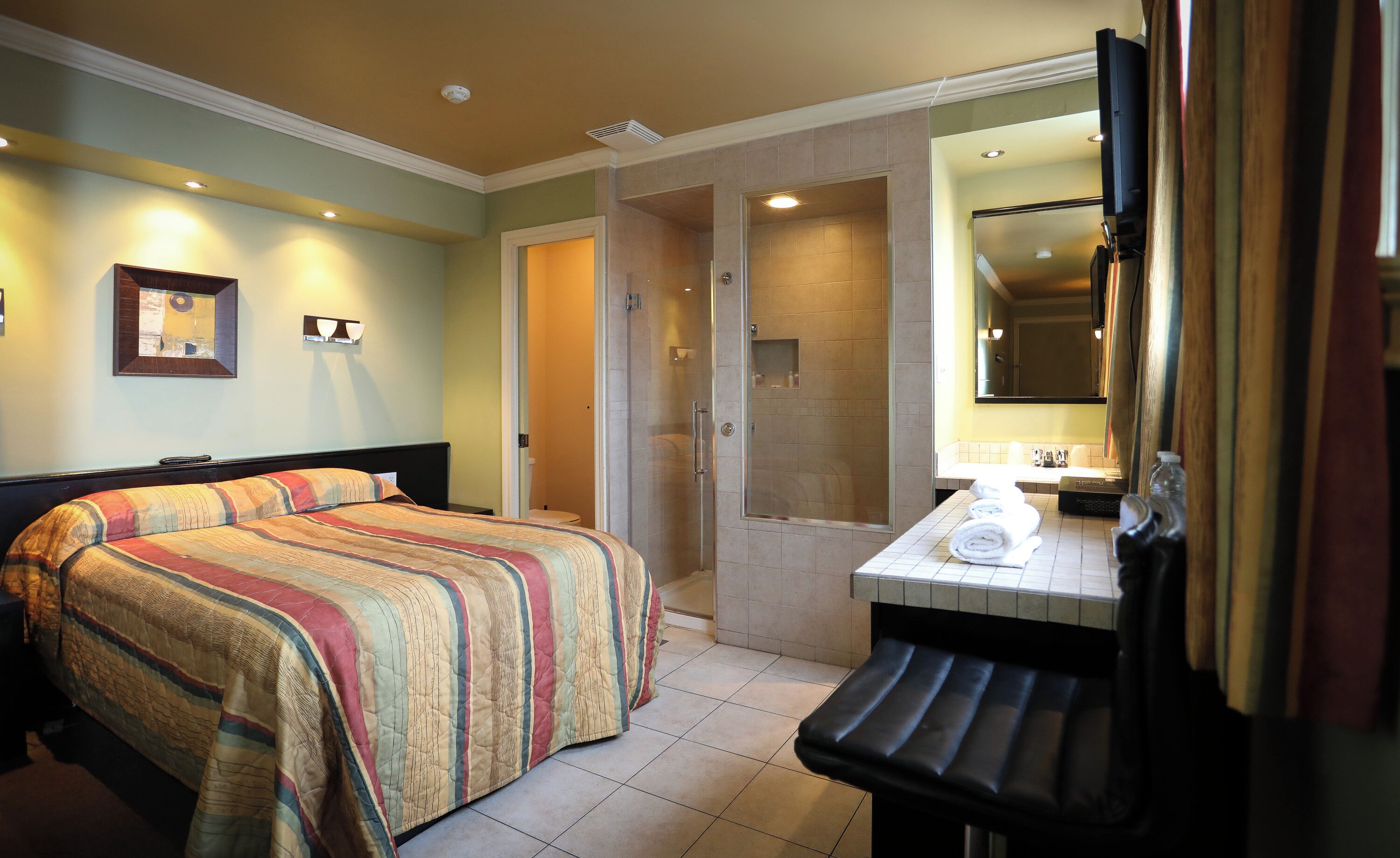 Studio Standard - 1 dubbelsäng - icke-rökare | Skrivbord, mörkläggningsgardiner, ljudisolering och gratis wi-fi