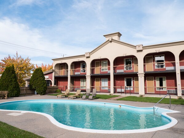 Seasonal outdoor pool