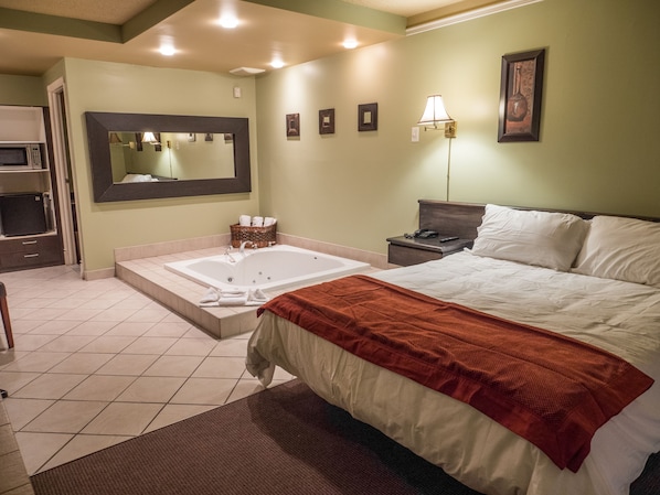 Deluxe Room, 1 Queen Bed, Non Smoking, Hot Tub | Desk, blackout drapes, soundproofing, free WiFi - Motel LeClassique (Saint-Charles-Borromée)