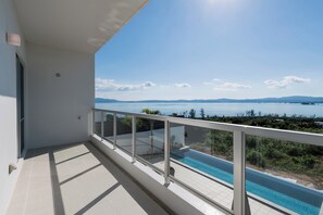 Apartment (Private Vacation Home) | Blick vom Balkon