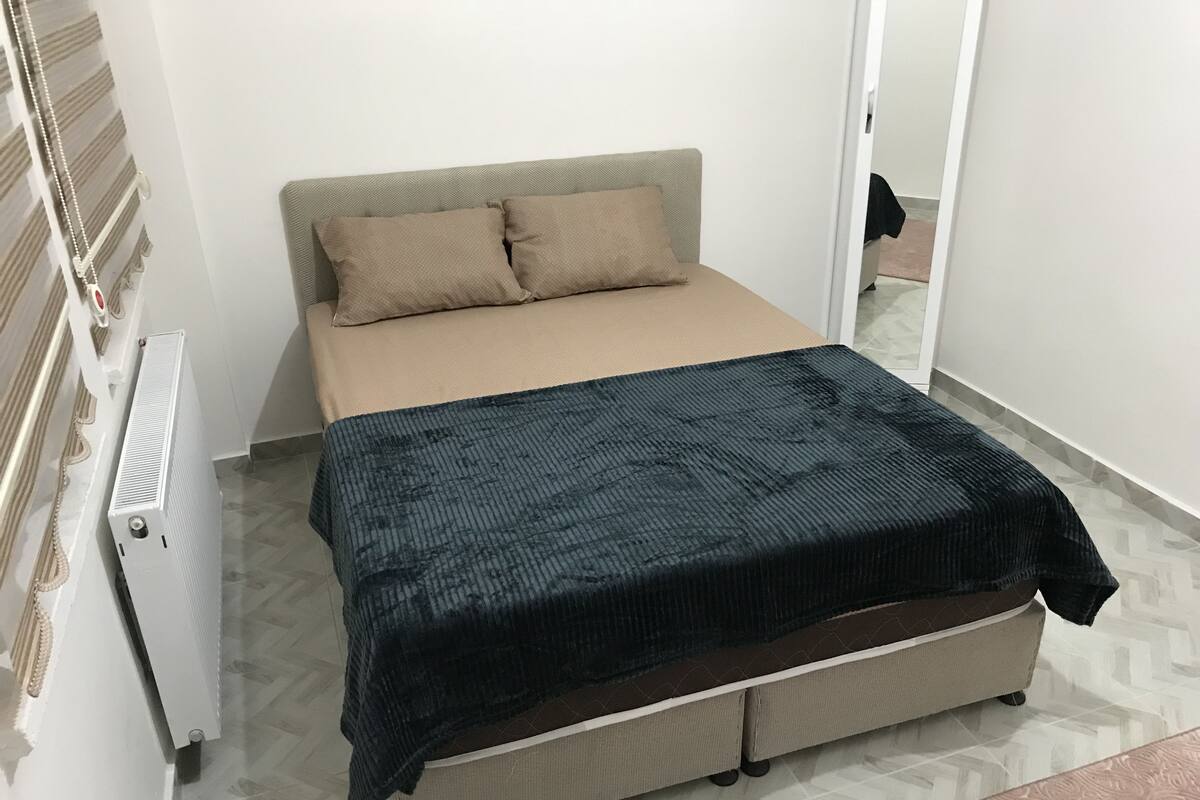 32-Zoll-LED-Fernseher mit Satellitenempfang, Fernseher