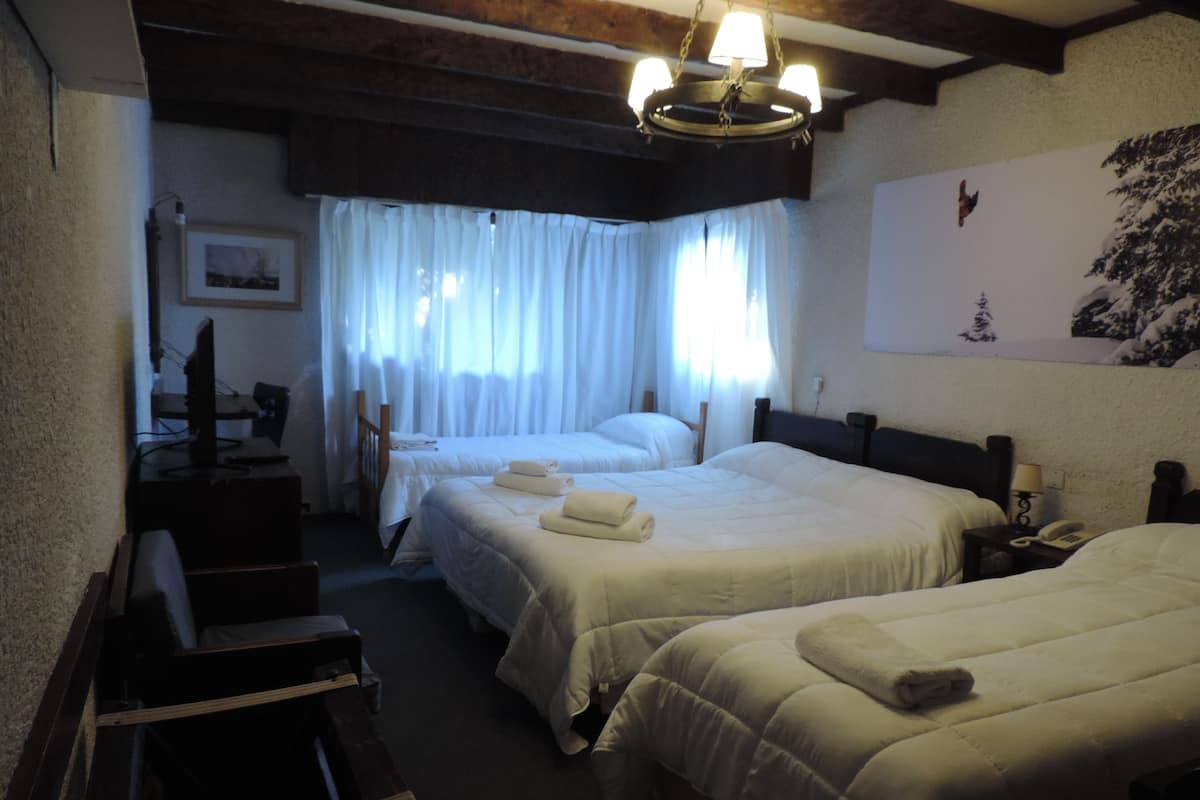 Habitación cuádruple, varias camas, no fumadores | Cortinas opacas y sistema de insonorización