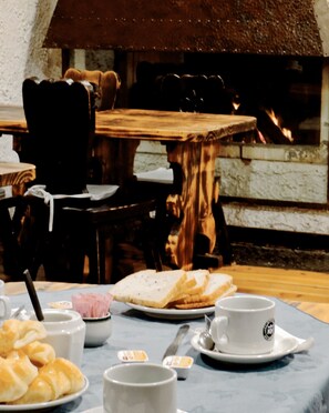 Colazione a base di specialità locali inclusa, servita tutte le mattine 