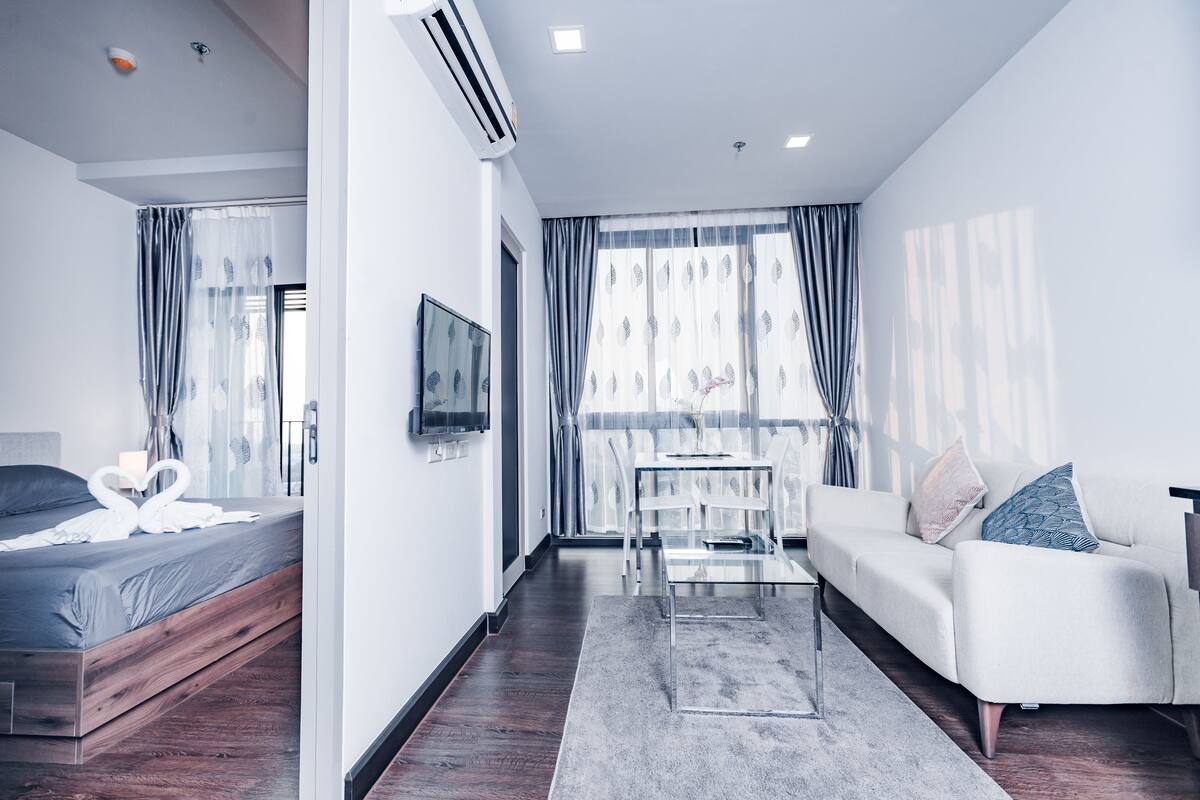 Superior Apartment, 1 Queen Bed, Non Smoking, Sea View | Desk, WiFi (free)