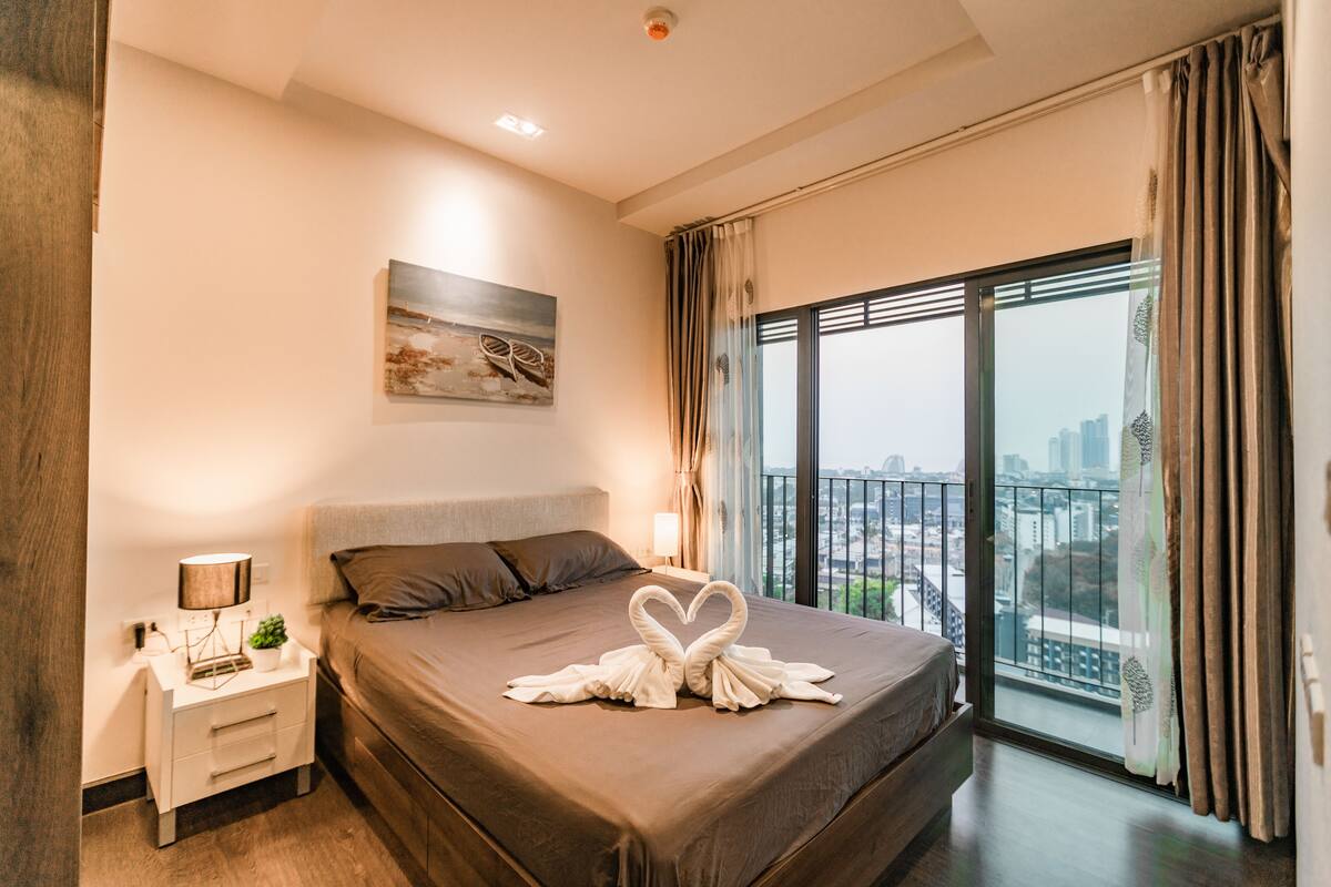Standard Apartment, 1 Queen Bed, Non Smoking, City View | Desk, WiFi (free)