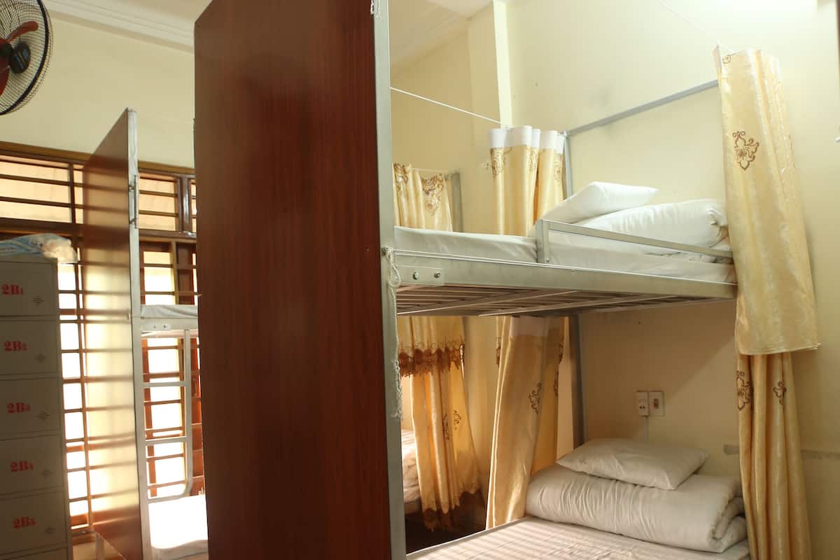 Free WiFi, bed sheets
