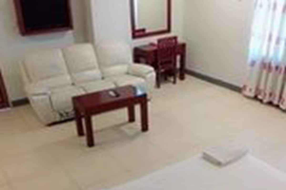 Minibar, in-room safe, desk, iron/ironing board