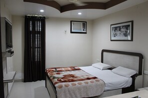 Deluxe Room, 1 Double Bed, Non Smoking, City View | Free WiFi