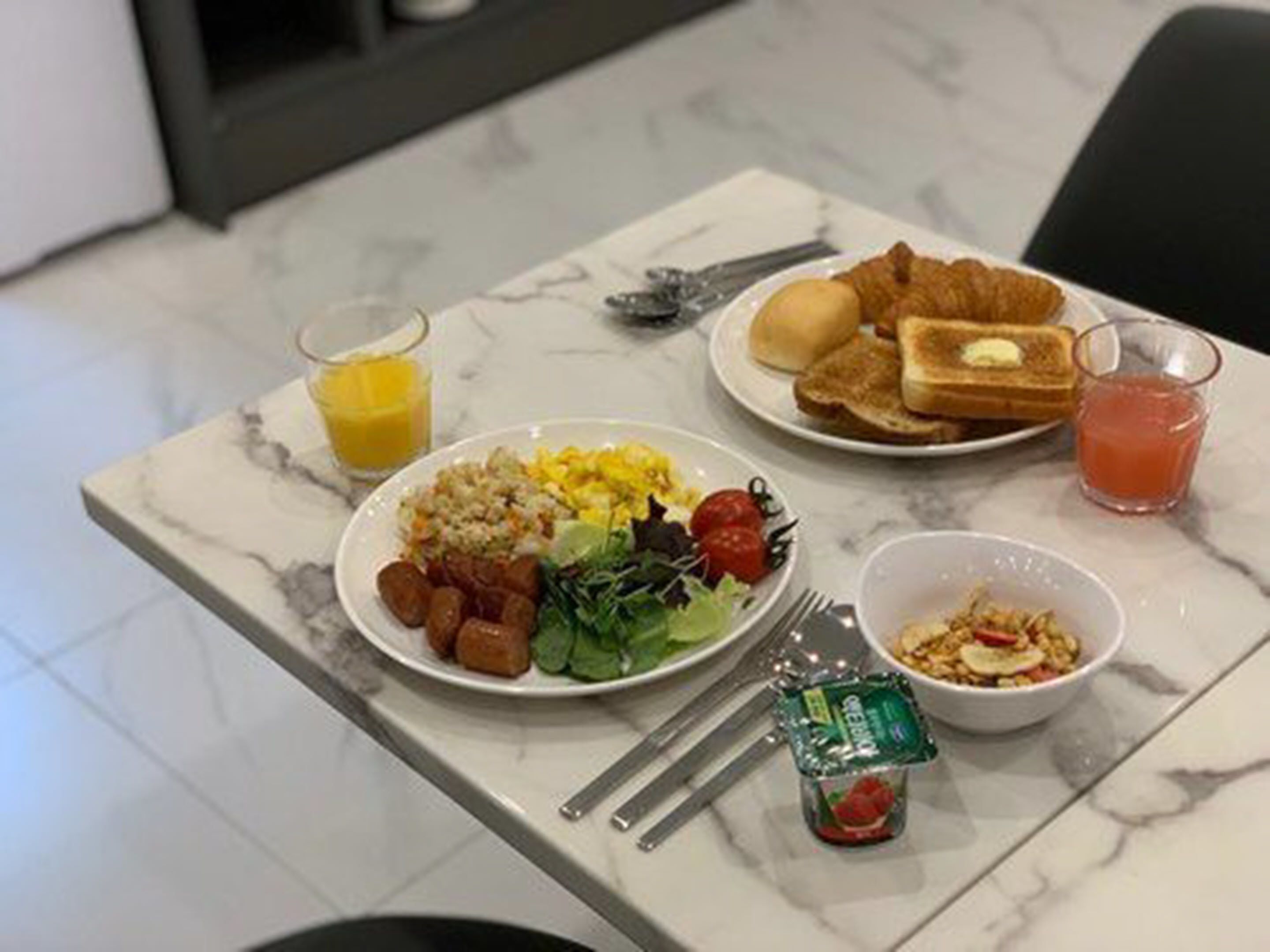 daily buffet breakfast (krw 10000 per person)