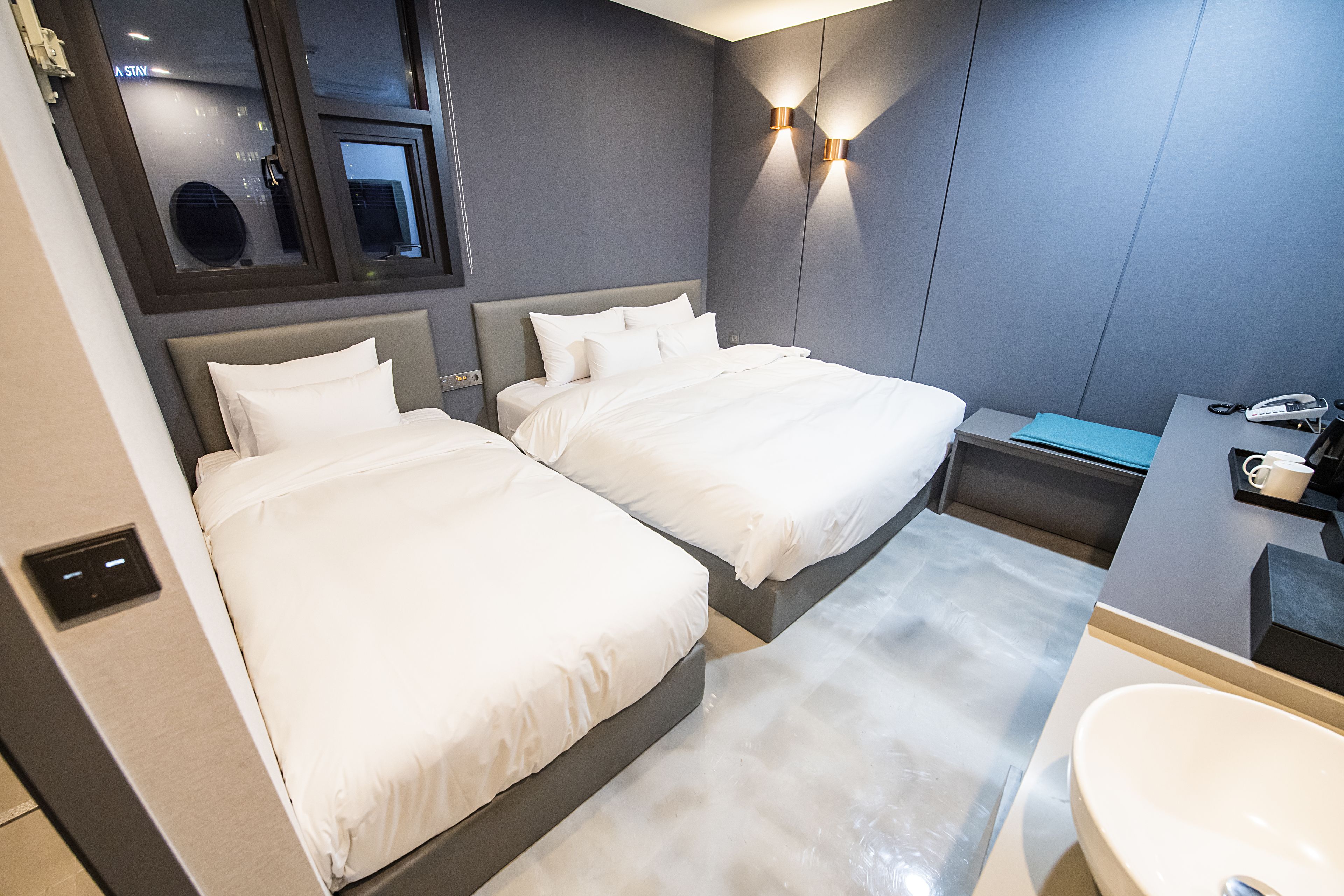 business triple room | premium bedding, free wifi, bed sheets, wheelchair access