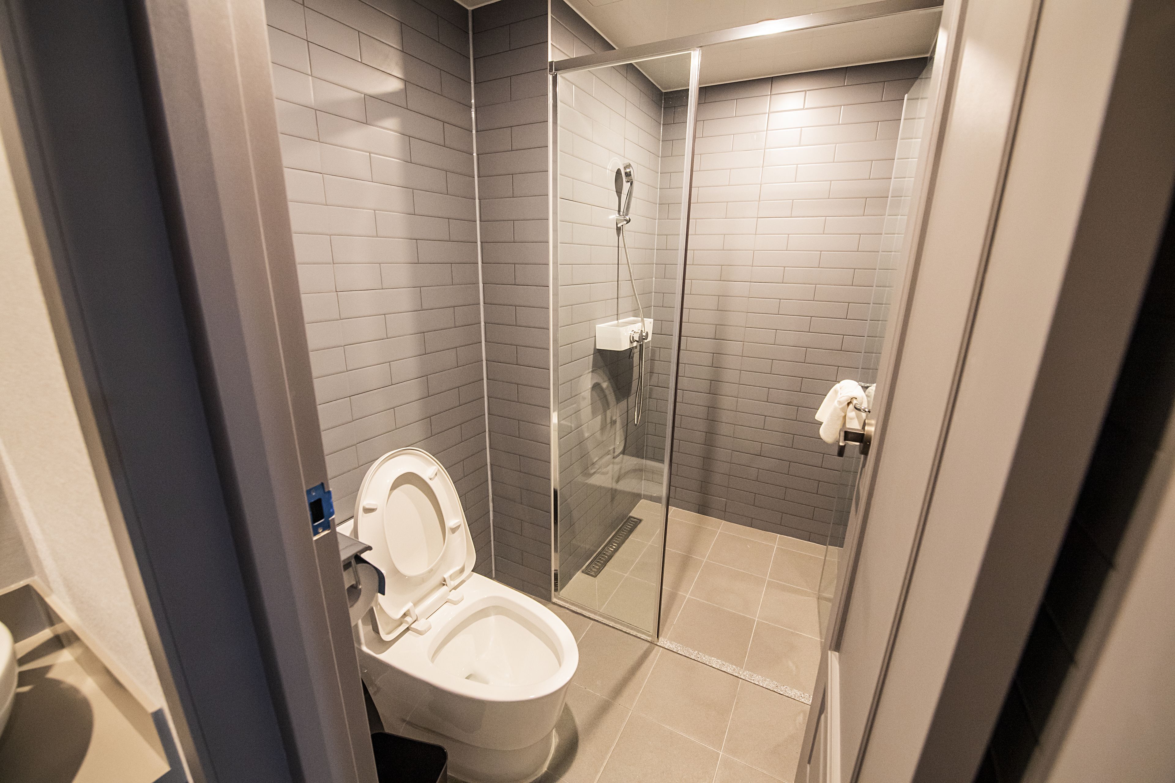 business triple room | bathroom | shower, free toiletries, hair dryer, dressing gowns
