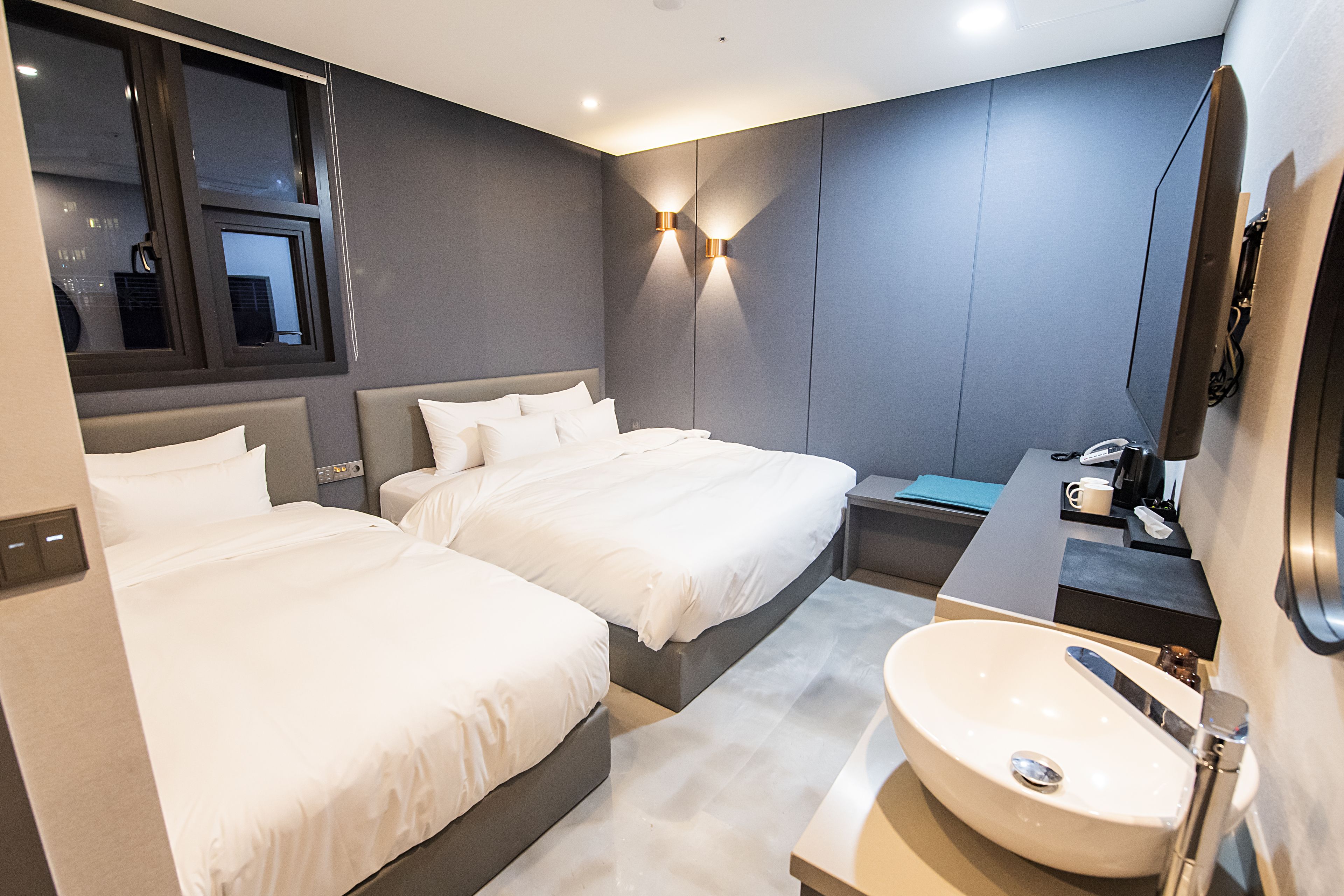 business triple room | premium bedding, free wifi, bed sheets, wheelchair access