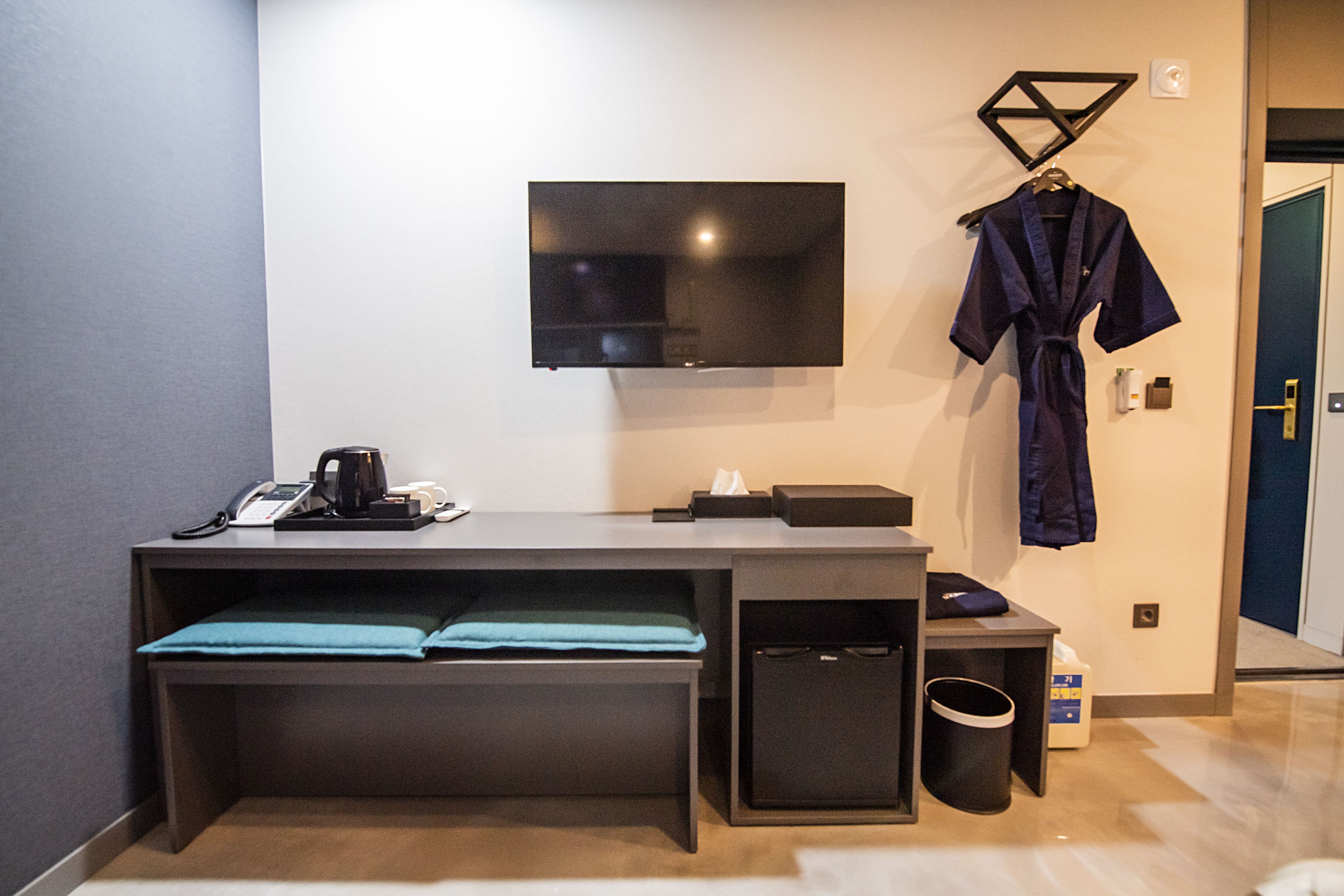 business quadruple room | room amenity