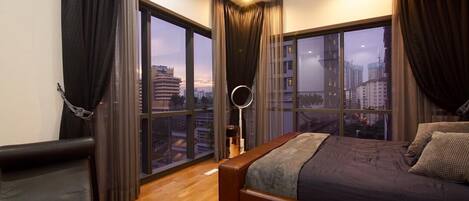 4 bedrooms, iron/ironing board, WiFi, wheelchair access