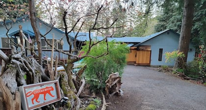 COUGAR House -Mt St Helens / Yale Lake Retreat