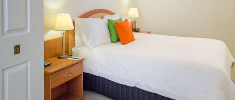 1 quarto, escrivaninha, ferros/tábuas de passar roupa, Wi-Fi de cortesia