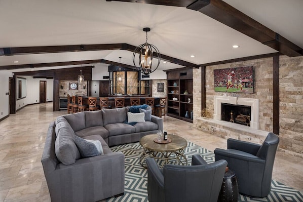 Smart TV, fireplace, table football, ping pong - ******* NEW LUXURY 5 STAR CELEBRITY ESTATE ******* (Scottsdale)