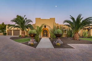 Exterior - ******* NEW LUXURY 5 STAR CELEBRITY ESTATE ******* (Scottsdale)
