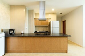 Classic Apartment, 2 Double Beds, Non Smoking, City View | Private kitchen | Fridge, microwave, electric kettle, cookware/dishes/utensils