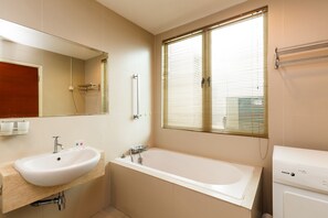 Bathroom - OYO 534 Home 231tr 2 Br Near Zouk & Trec (Kuala Lumpur)