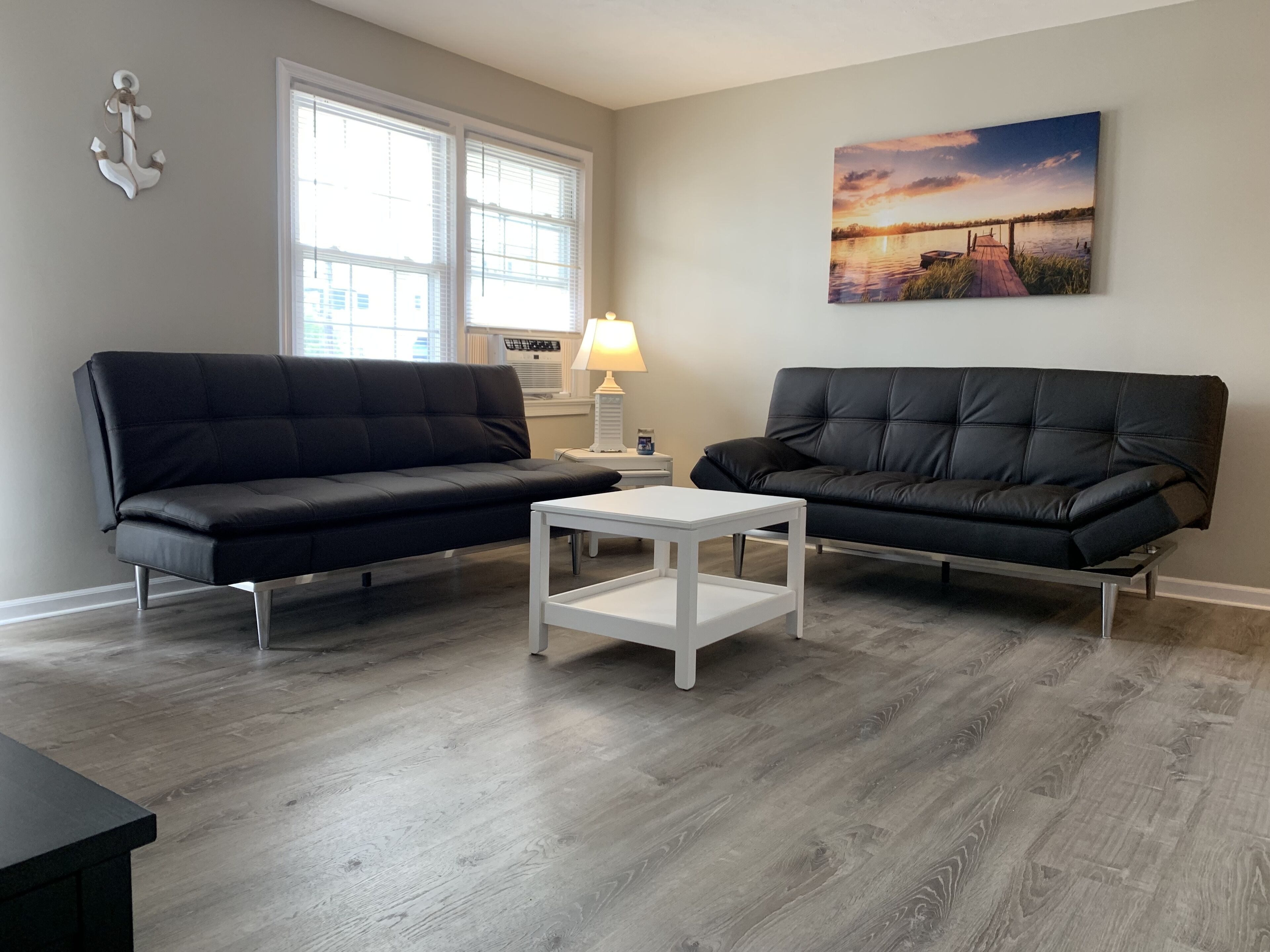 Smart TV, books, stereo