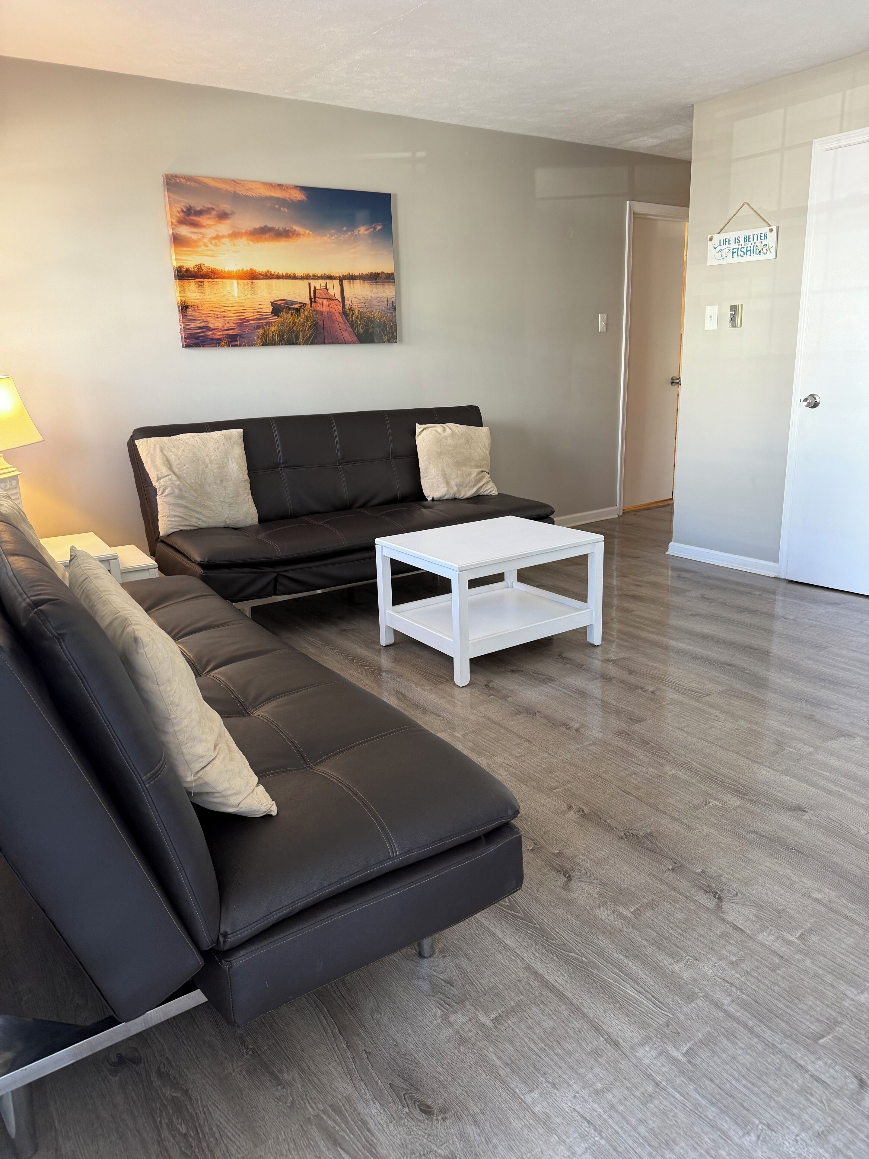 Smart TV, libros y estéreo 