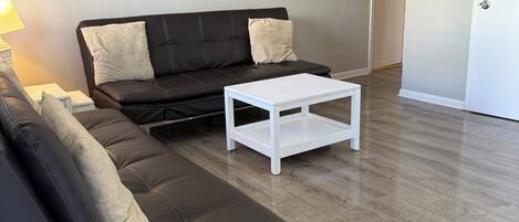 Smart TV, books, stereo