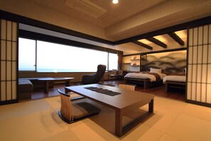 Minibar, caja de seguridad en la habitación, wifi gratis y ropa de cama