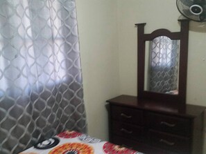 2 soverom, strykejern/-brett, internettilgang og sengetøy